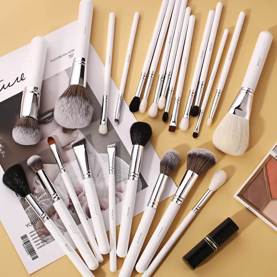 Set pensule make-up Beili White 24