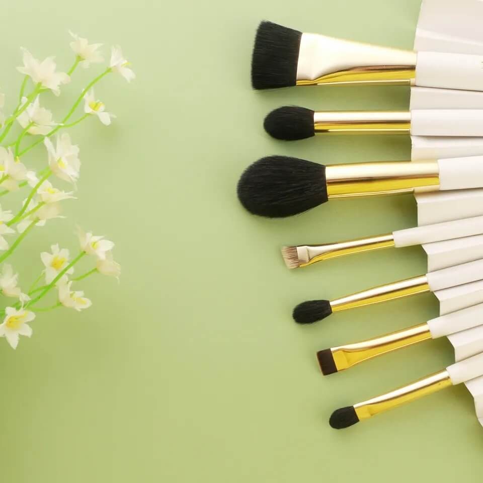 Set 7 pensule make-up Beili White Gold