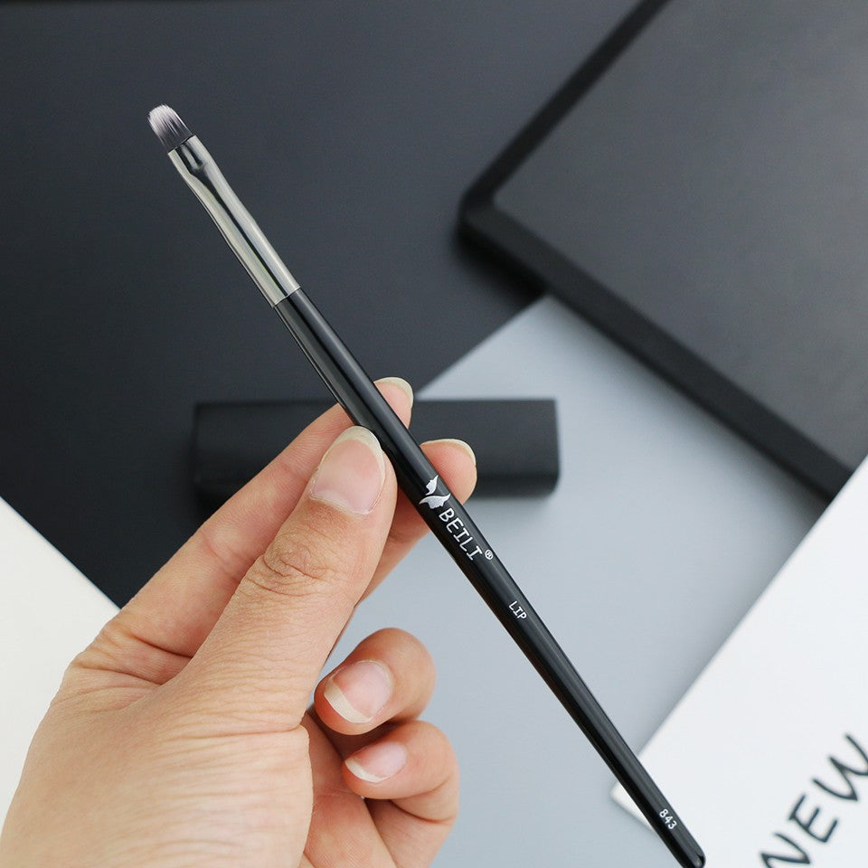 Pensula buze par sintetic Beili Black BX843