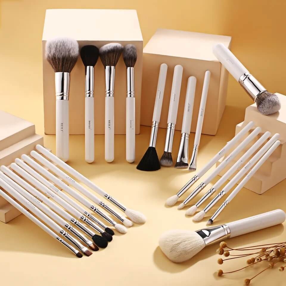 Set pensule make-up Beili White 24